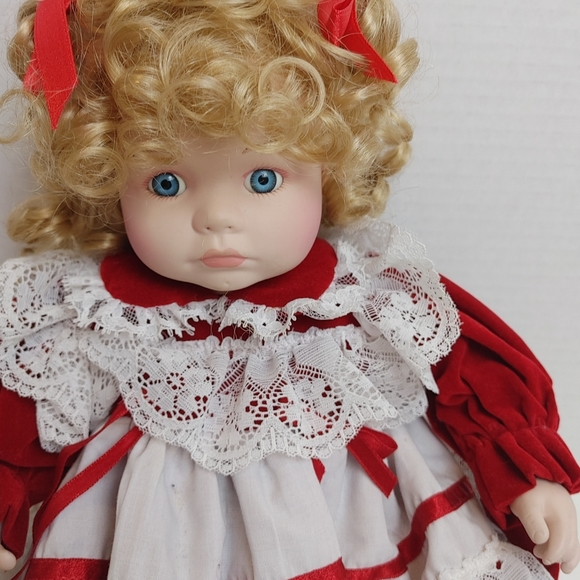 Porcelain doll with soft body blonde with curls - Picture 2 of 7